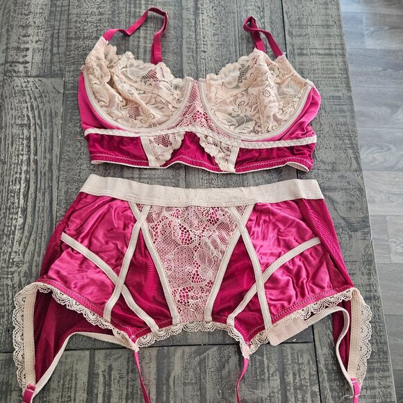 Mixed Lace Velvet Satin Lingerie - Picture 1 of 6